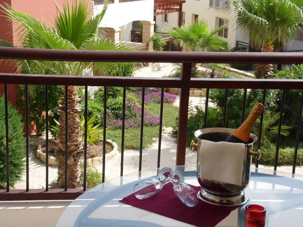 Adriana Holiday Resort Paphos 外观 照片